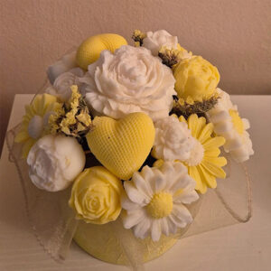 Bouquete floral en blanco y amarillo